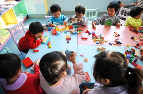 在贵阳市儿童福利院寄养的获救被拐儿童（新华社图片）
