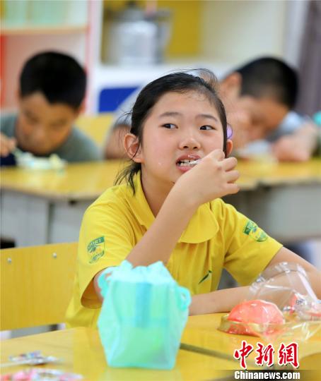 桂北特殊学校儿童提前过“六一”