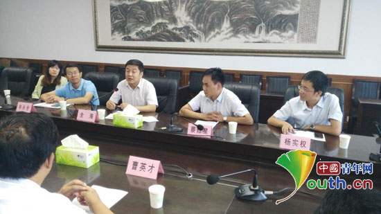 北京林业大学党委副书记全海等到阜平县开展慰问调研，并与当地相关部门座谈。