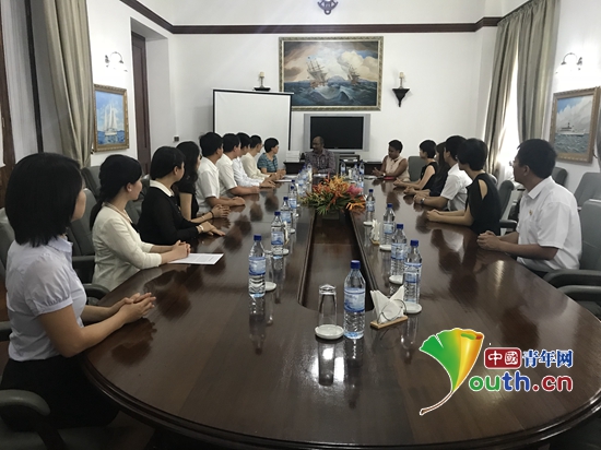 塞舌尔副总统文森特·梅里顿在总统府接见第八批援塞志愿者。团广州市委 供图