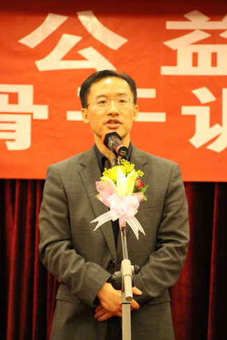 省志愿者联合会会长池志雄,团肇庆市委书记唐莹,肇庆市文明办常委副